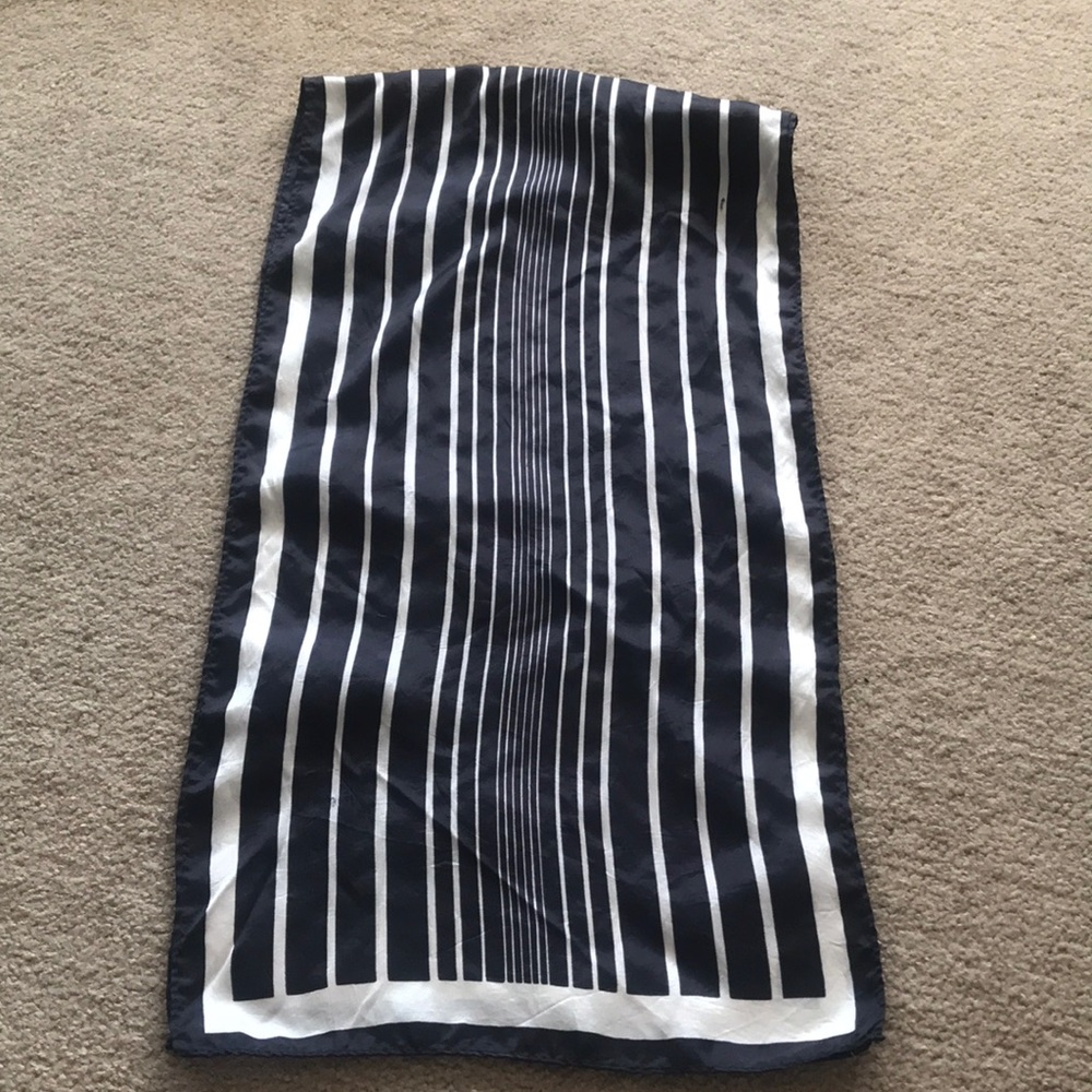 💝 10/$10 💝 Vintage Black & White Neck Scarf